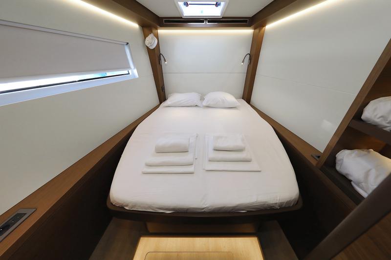 Book yachts online - catamaran - Lagoon 50 - SHADOW (ex. HAPPY HOUR) Air Condition Generator Watermaker - rent