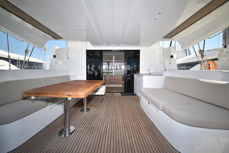 Book yachts online - catamaran - Lagoon 50 - SHADOW (ex. HAPPY HOUR) Air Condition Generator Watermaker - rent