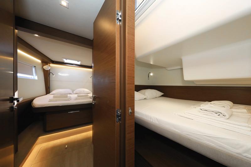 Book yachts online - catamaran - Lagoon 50 - SHADOW (ex. HAPPY HOUR) Air Condition Generator Watermaker - rent