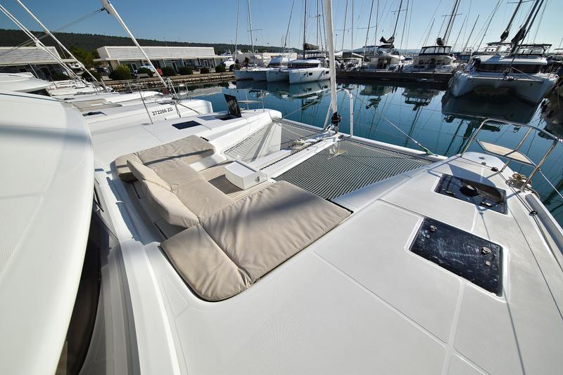 Book yachts online - catamaran - Lagoon 50 - SHADOW (ex. HAPPY HOUR) Air Condition Generator Watermaker - rent