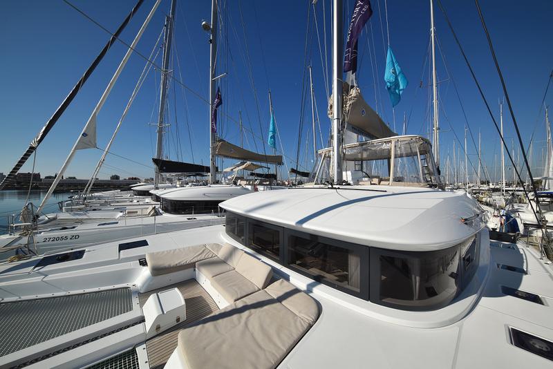 Book yachts online - catamaran - Lagoon 50 - SHADOW (ex. HAPPY HOUR) Air Condition Generator Watermaker - rent