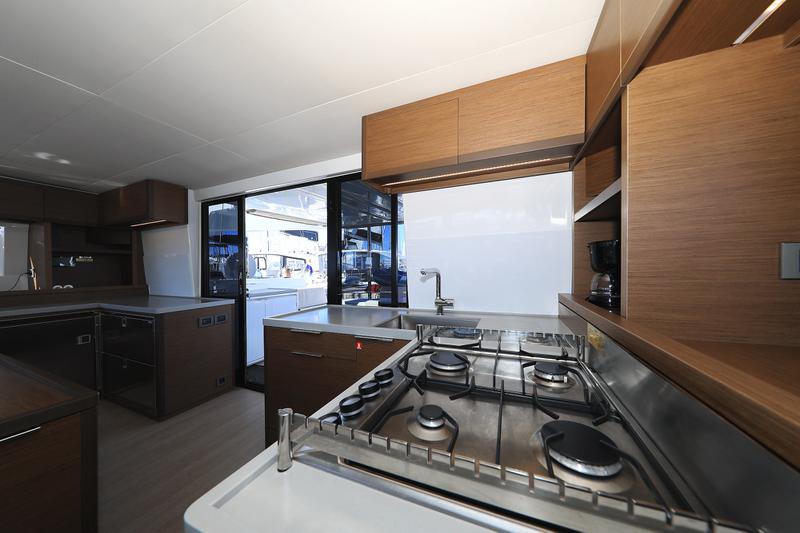 Book yachts online - catamaran - Lagoon 50 - SHADOW (ex. HAPPY HOUR) Air Condition Generator Watermaker - rent