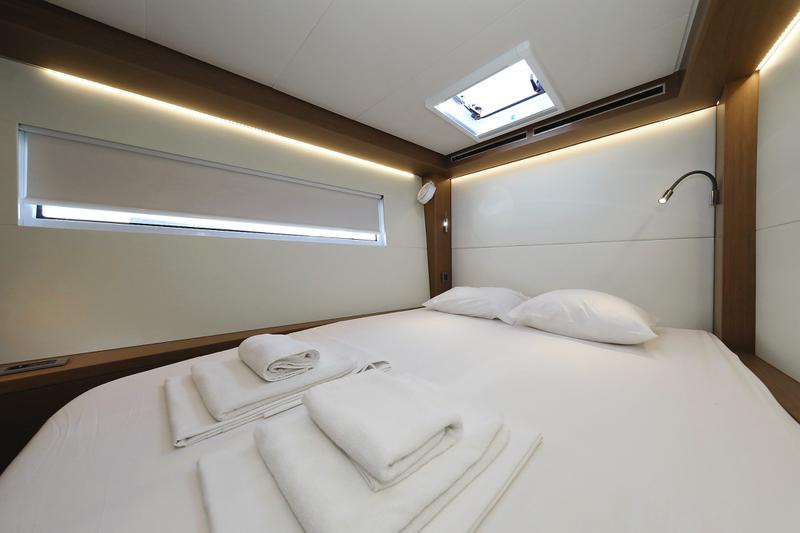 Book yachts online - catamaran - Lagoon 50 - SHADOW (ex. HAPPY HOUR) Air Condition Generator Watermaker - rent