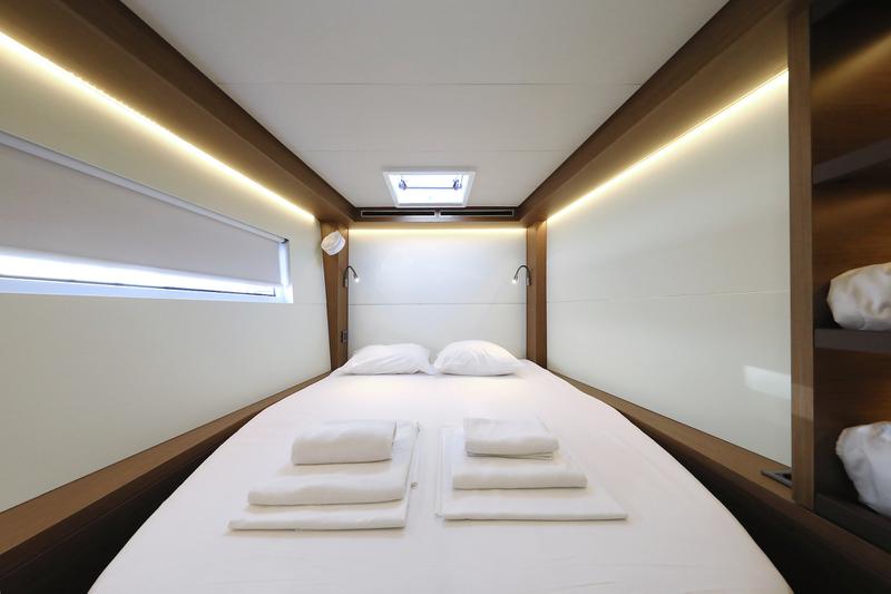 Book yachts online - catamaran - Lagoon 50 - SHADOW (ex. HAPPY HOUR) Air Condition Generator Watermaker - rent