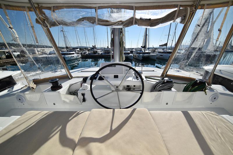 Book yachts online - catamaran - Lagoon 50 - SHADOW (ex. HAPPY HOUR) Air Condition Generator Watermaker - rent