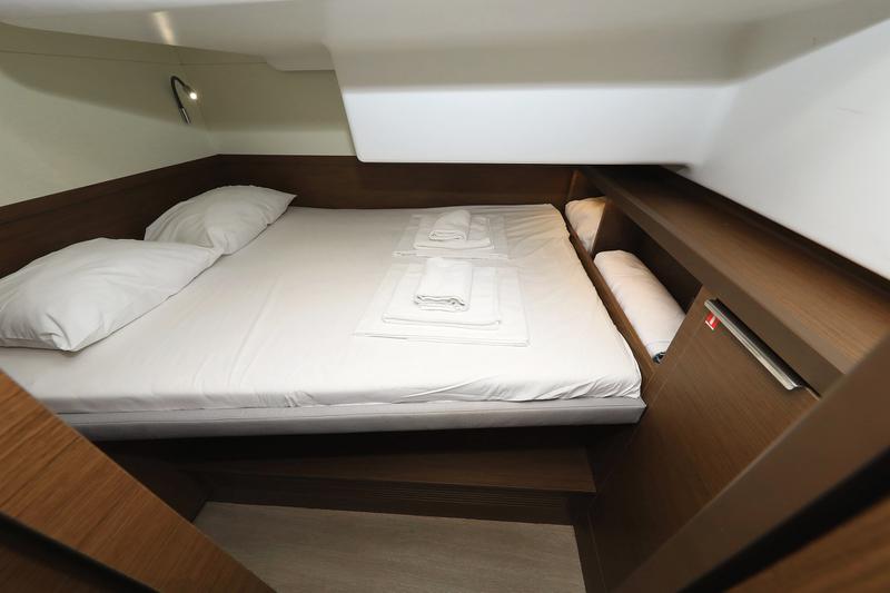 Book yachts online - catamaran - Lagoon 50 - SHADOW (ex. HAPPY HOUR) Air Condition Generator Watermaker - rent