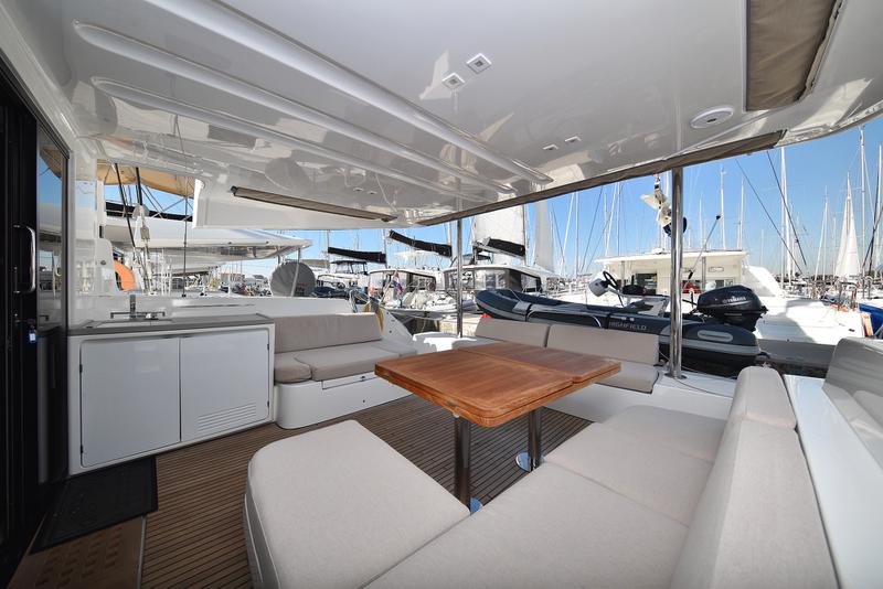 Book yachts online - catamaran - Lagoon 50 - SHADOW (ex. HAPPY HOUR) Air Condition Generator Watermaker - rent