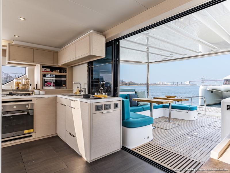 Book yachts online - catamaran - Lagoon 55 (2022) luxury owner version - PRINCESS S - rent