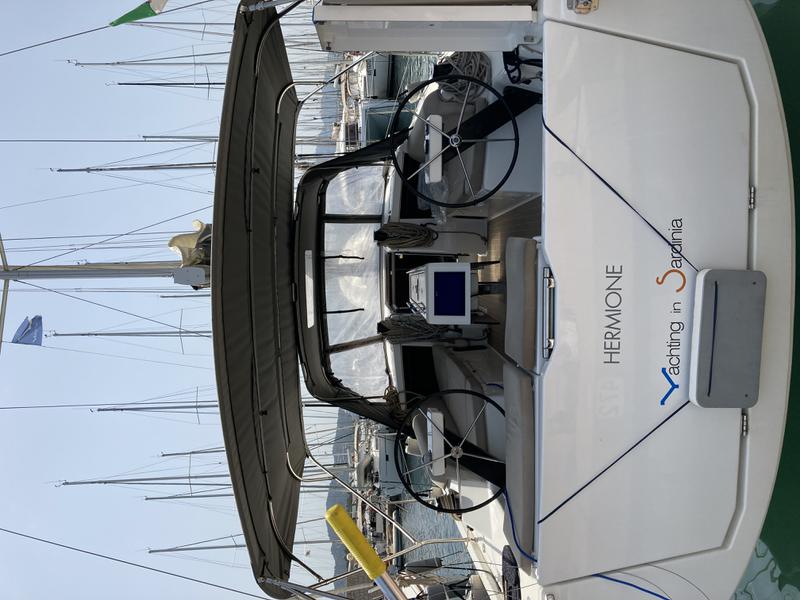 Book yachts online - sailboat - Dufour 430 Grand Large - Hermione - rent