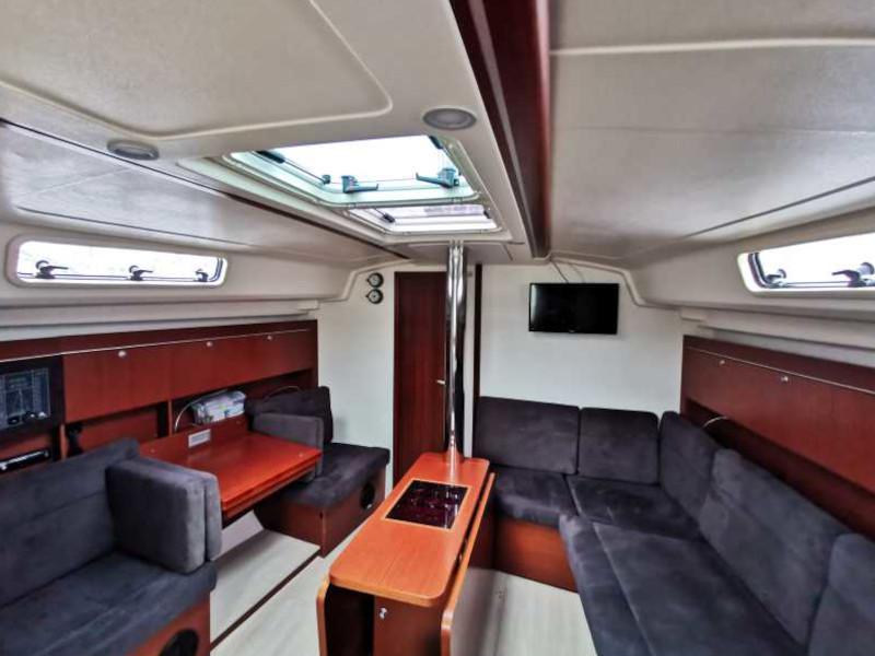 Book yachts online - sailboat - Hanse 415 - Aventura - rent