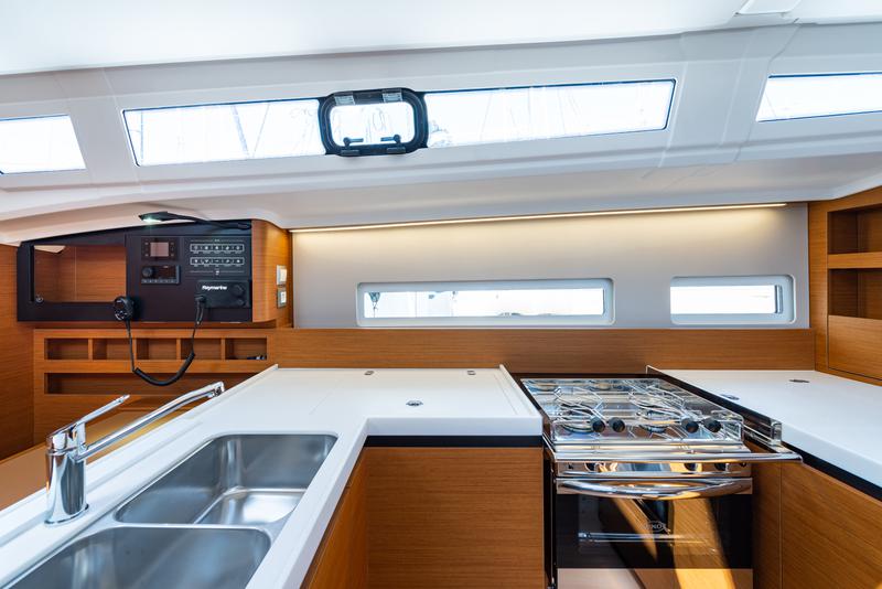 Book yachts online - sailboat - Sun Odyssey 410 - Martha  - Bow - Solar &amp; A/C - rent