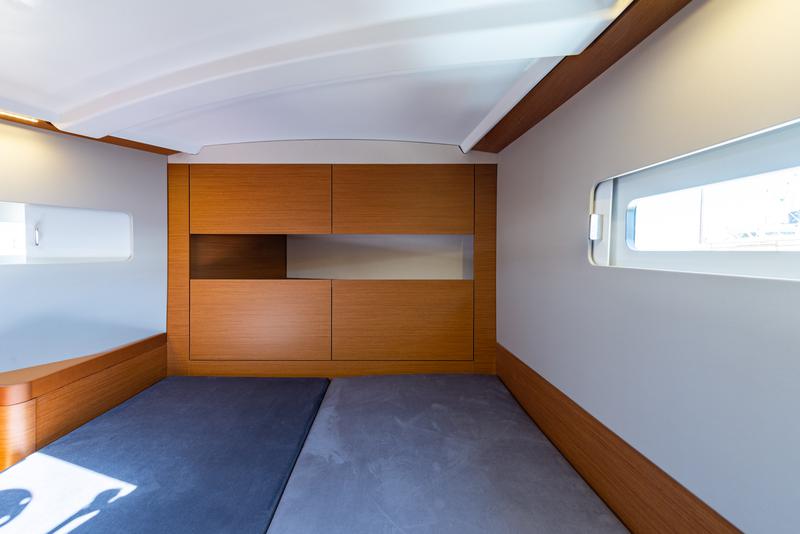 Book yachts online - sailboat - Sun Odyssey 410 - Martha  - Bow - Solar &amp; A/C - rent