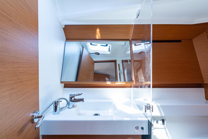 Book yachts online - sailboat - Sun Odyssey 410 - Martha  - Bow - Solar &amp; A/C - rent