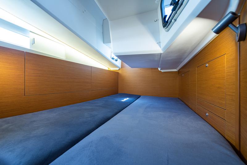 Book yachts online - sailboat - Sun Odyssey 410 - Martha  - Bow - Solar &amp; A/C - rent