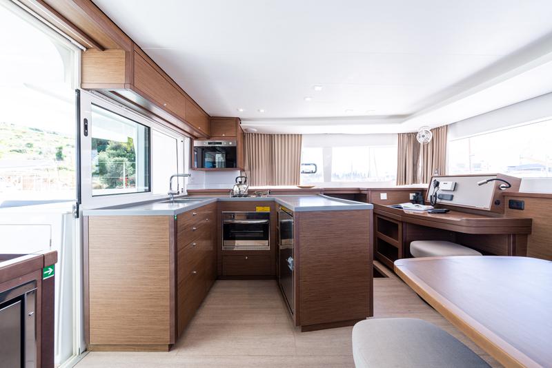 Book yachts online - catamaran - Lagoon 450 F - Wander - A/C- GEN &amp; WATERMAKER - rent