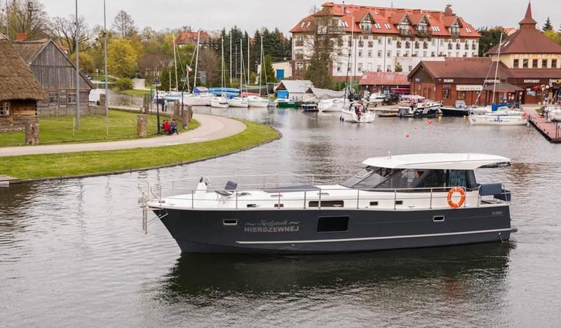 Book yachts online - motorboat - Nautika 1300 LUX - Nautika 1300 LUX - rent