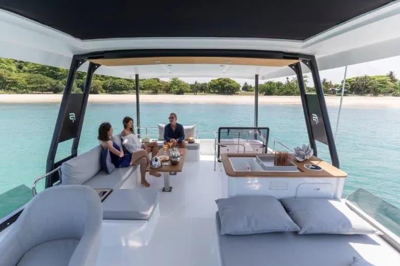 Book yachts online - powercatamaran - MY40 - Beluga - rent