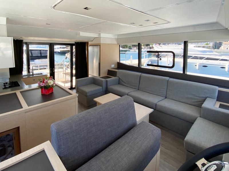 Book yachts online - powercatamaran - MY40 - Beluga - rent
