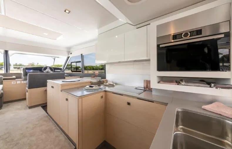 Book yachts online - powercatamaran - MY40 - Beluga - rent