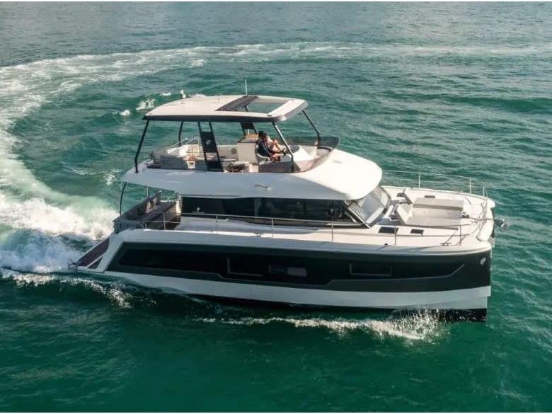 Book yachts online - powercatamaran - MY40 - Beluga - rent