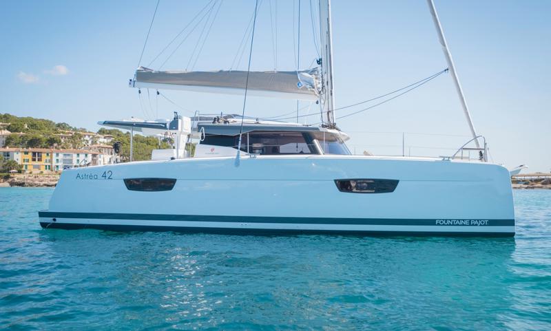 Book yachts online - catamaran - Astréa 42 - Reina - rent
