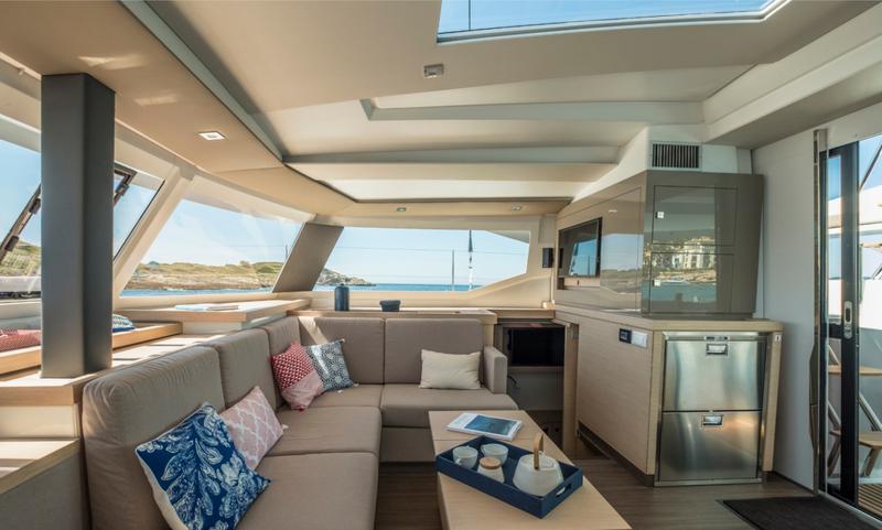 Book yachts online - catamaran - Astréa 42 - Reina - rent