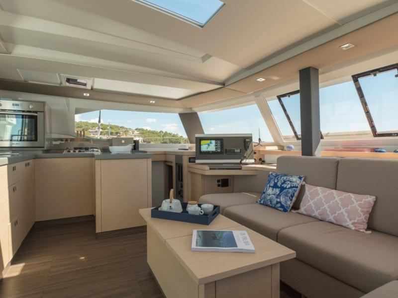 Book yachts online - catamaran - Astréa 42 - Gloria - rent