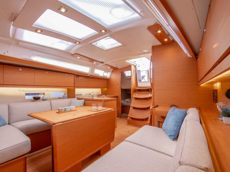 Book yachts online - sailboat - Dufour 390 - La Luz - rent