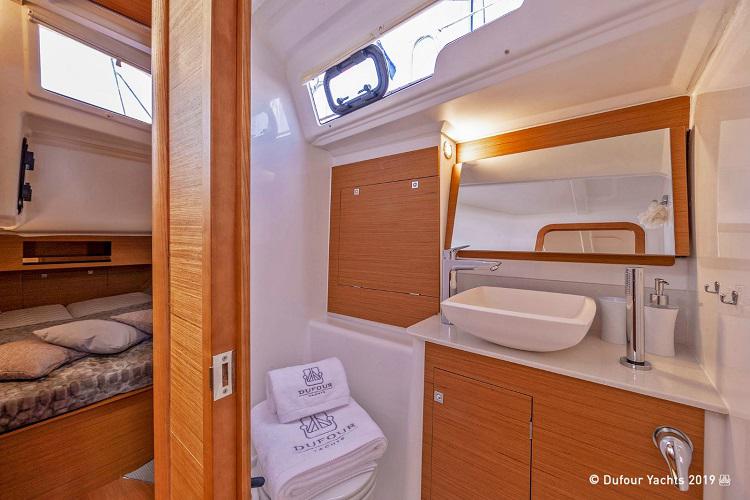 Book yachts online - sailboat - Dufour 390 - La Luz - rent
