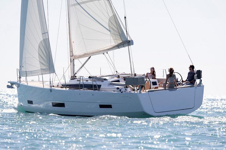 Book yachts online - sailboat - Dufour 390 - La Luz - rent