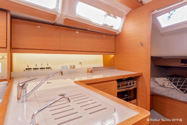 Book yachts online - sailboat - Dufour 390 - La Luz - rent