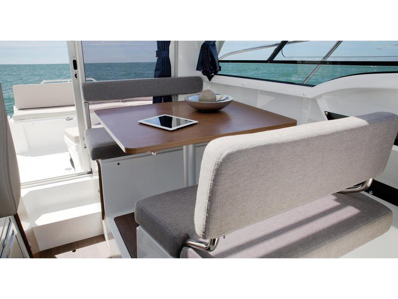 Book yachts online - motorboat - Antares 8 OB - CRUELLA DE VIL - rent