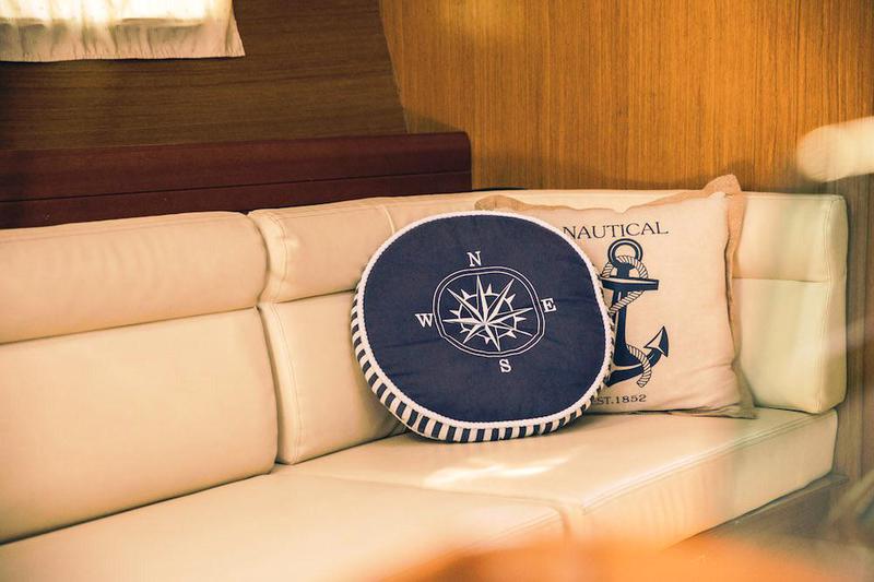 Book yachts online - sailboat - Sun Odyssey 42 i - Mila - rent