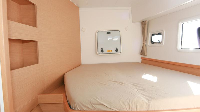 Book yachts online - catamaran - Lagoon 42 - Mona Lisa II - rent