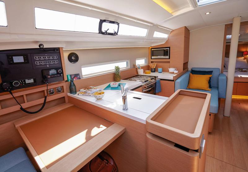 Book yachts online - sailboat - Sun Odyssey 410 - no name (A/C, GENERATOR,BOW TH) - rent