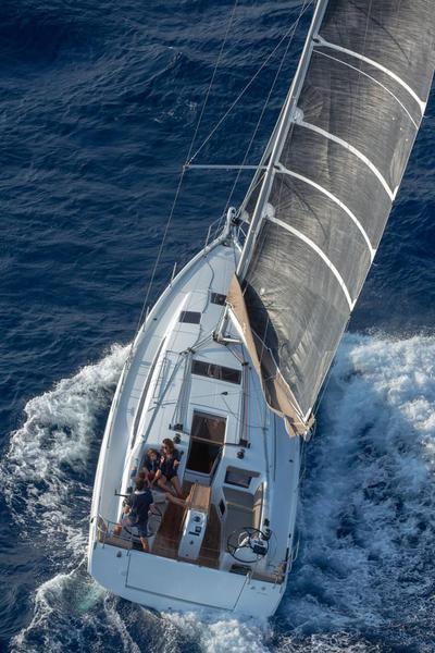 Book yachts online - sailboat - Sun Odyssey 410 - no name (A/C, GENERATOR,BOW TH) - rent