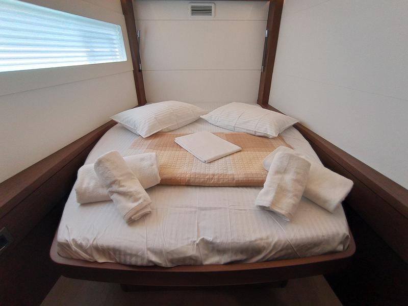 Book yachts online - catamaran - Lagoon 46 - MPLE (air condition, generator, water maker)    _Skippered Only_ - rent