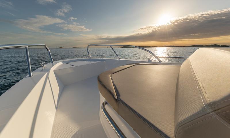 Book yachts online - motorboat - Nimbus Commuter 9 - STICH - rent