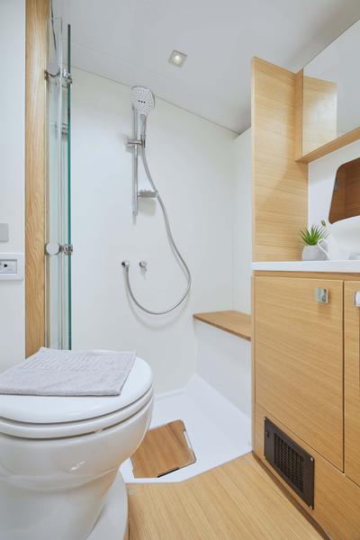 Book yachts online - sailboat - Elan GT6 - Elan GT 6 Porsche Design with AC and Generator - rent