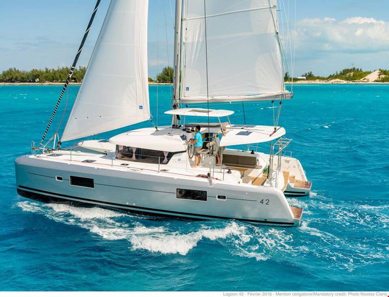 Book yachts online - catamaran - Lagoon 42 - HeyBlue - rent