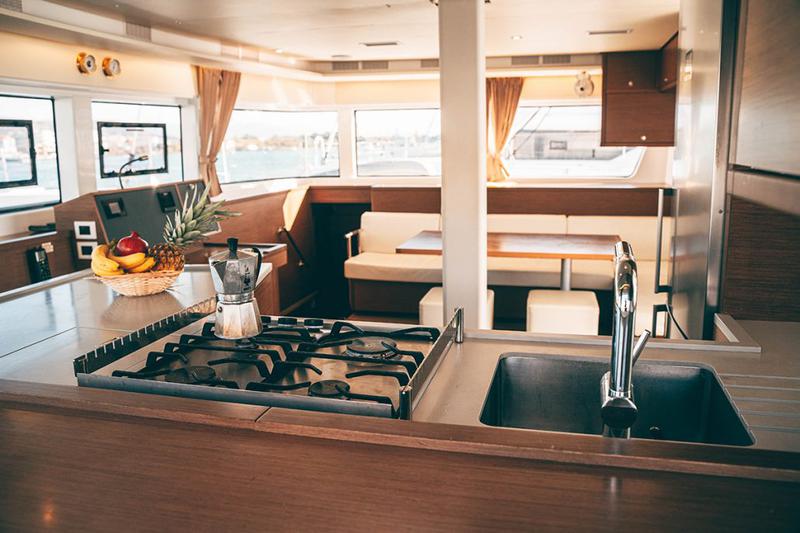 Book yachts online - catamaran - Lagoon 52F - AKANA - rent