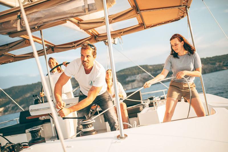 Book yachts online - catamaran - Lagoon 52F - AKANA - rent