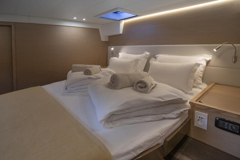 Book yachts online - catamaran - Lagoon 560 - Cool Change - rent