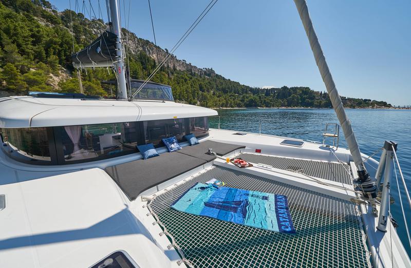 Book yachts online - catamaran - Lagoon 42 - AURA Luxury Crewed [AC saloon+cabins, Icemaker, Sea Scooter, Dinghy 20 HP] - rent