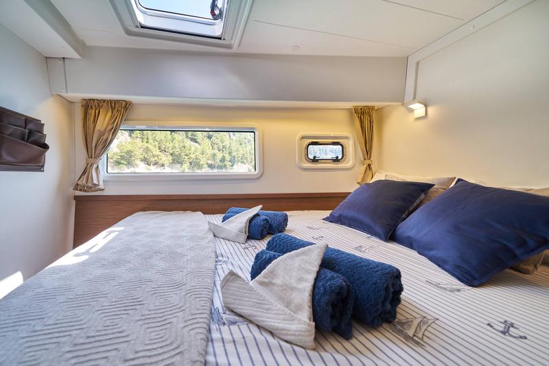 Book yachts online - catamaran - Lagoon 42 - AURA Luxury Crewed [AC saloon+cabins, Icemaker, Sea Scooter, Dinghy 20 HP] - rent