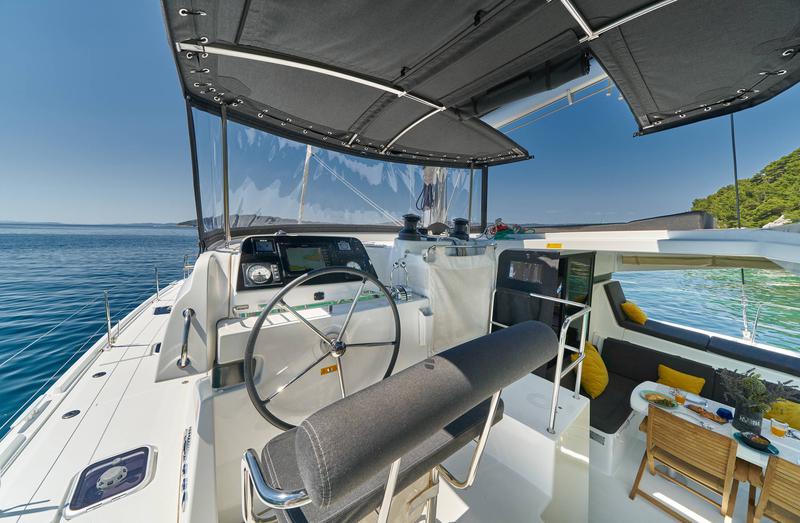 Book yachts online - catamaran - Lagoon 42 - AURA Luxury Crewed [AC saloon+cabins, Icemaker, Sea Scooter, Dinghy 20 HP] - rent
