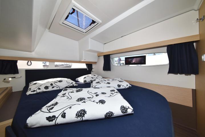 Book yachts online - catamaran - Lucia 40 - Floreanne - rent