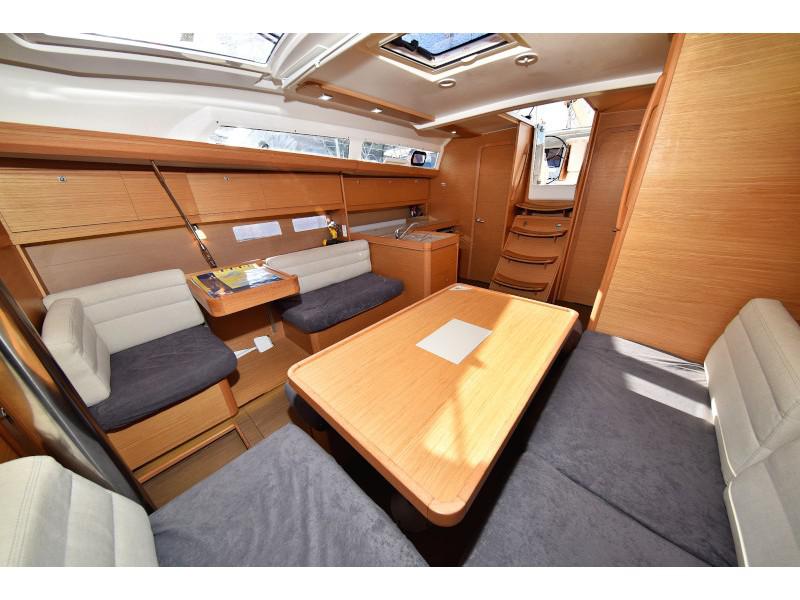 Book yachts online - sailboat - Dufour 412 - Eurus - rent