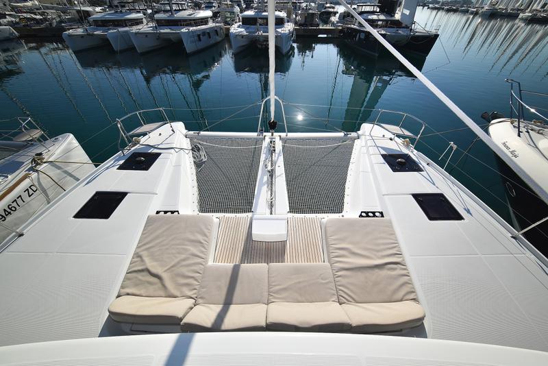Book yachts online - catamaran - Lagoon 50 - LUX CAT Air Condition Generator Watermaker - rent