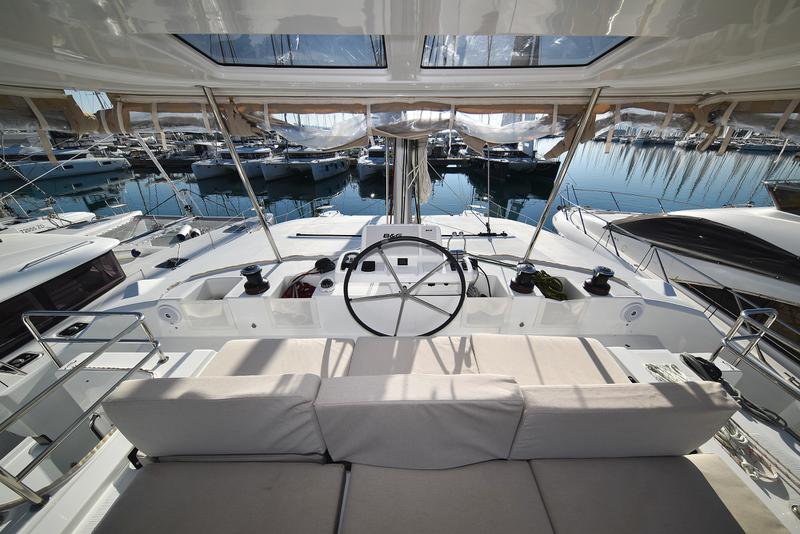 Book yachts online - catamaran - Lagoon 50 - LUX CAT Air Condition Generator Watermaker - rent